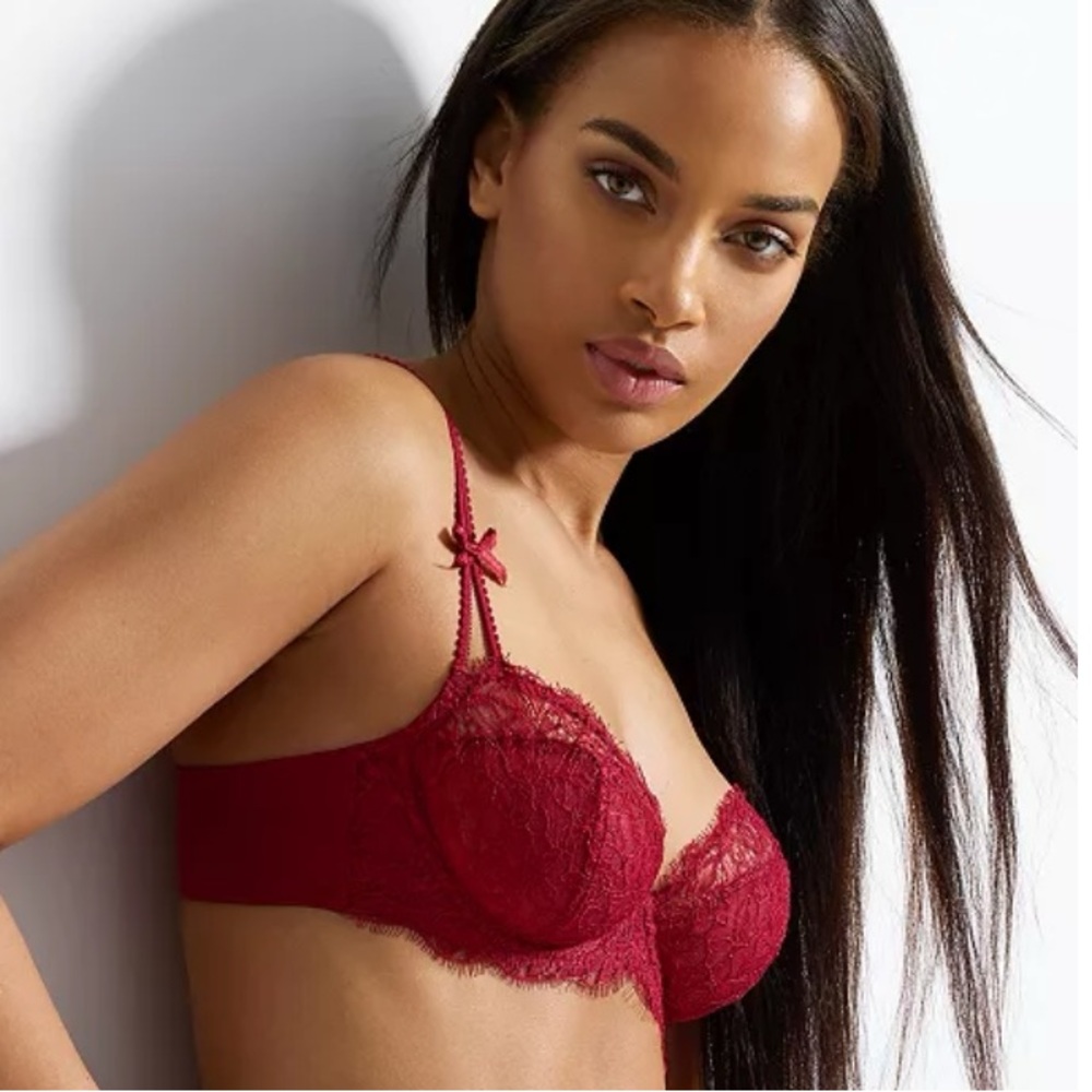 B Tempt’d Red Lace Bra NWT